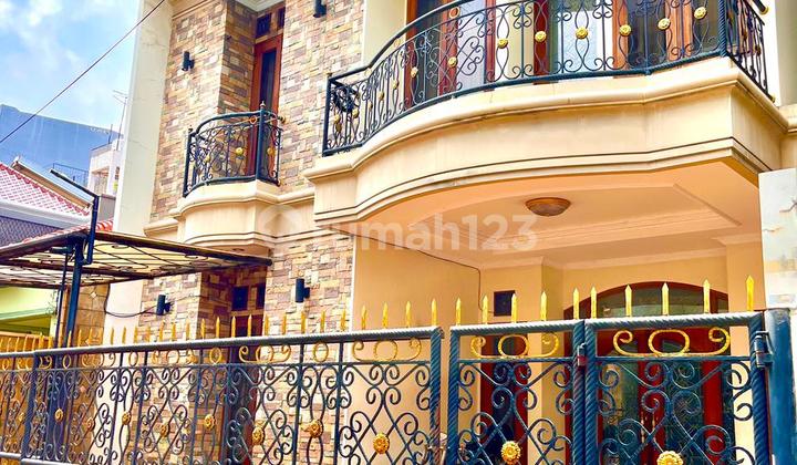 Siap Huni, Rumah di Tebet Barat, 2 Lantai, Full Furnished