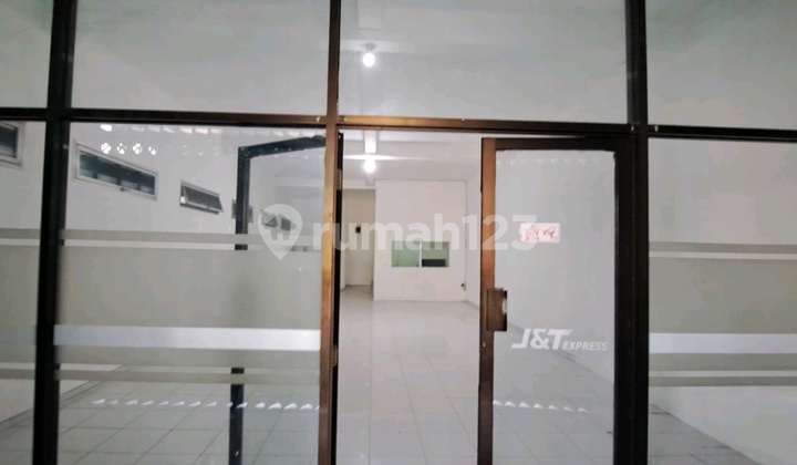 For Rent: Ready-to-Use Shop House on Raya Kandangan 2