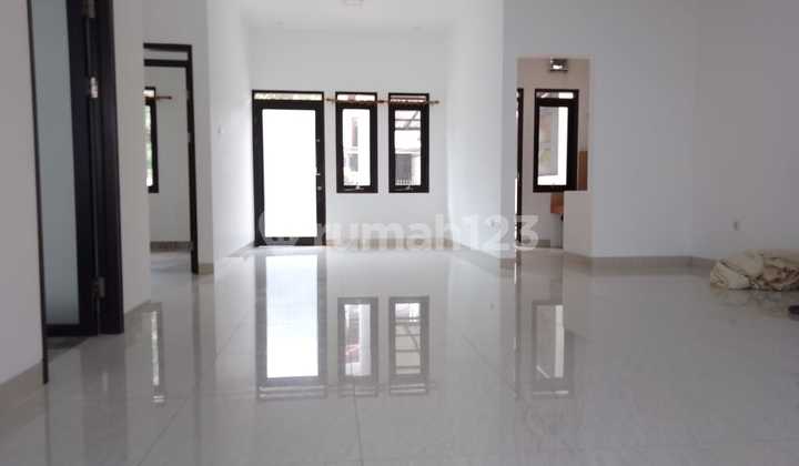 New Comfortable Renovated House In Pondok Hijau 1