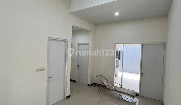 Rumah Bagus Semi Furnished SHM di Taman Kopo Indah, Bandung 1