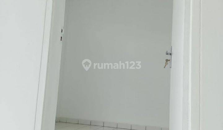 Rumah kokoh dan megah 2 Lantai Bagus untuk kosan  2