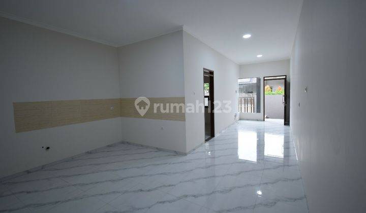 Rumah baru nyaman minimalis di taman holis indah 1