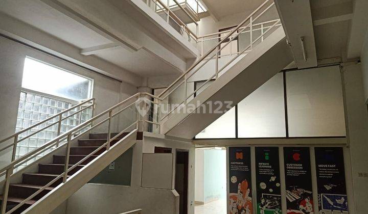 Kantor 3 lantai di sayap setiabudi bandung 2