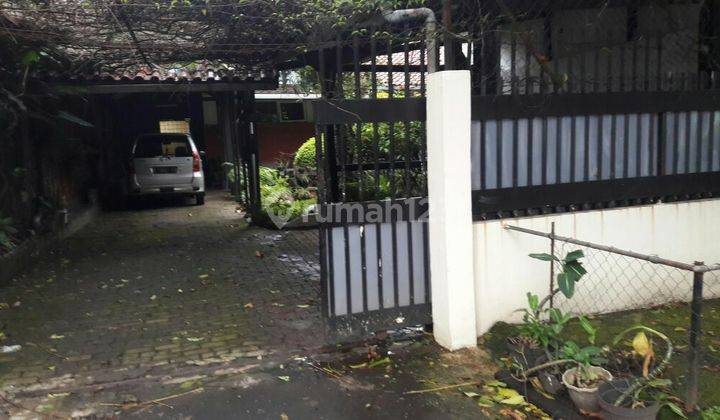 Rumah tua tanah luas terawat di mainroad dago  2