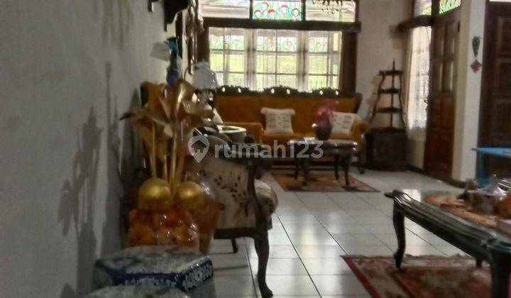 Rumah lama terawat siap huni di sayap dago  2