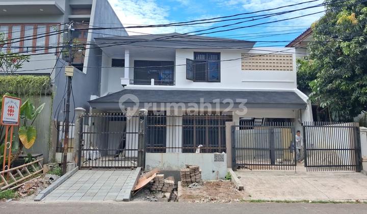 Rumah 2 Lantai Lokasi Strategis di Kebayoran Lama, Jakarta Selatan 1