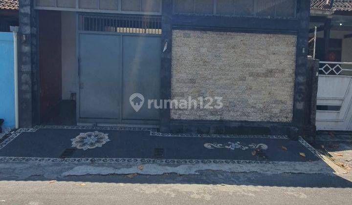 Bangunan Bentuk Gudang Area Renon Denpasar Bali 2
