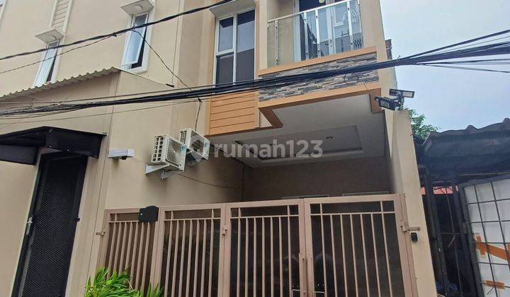 Rumah Baru 3 Lantai, Proses Finishing, Tomang, Jakarta Barat 1