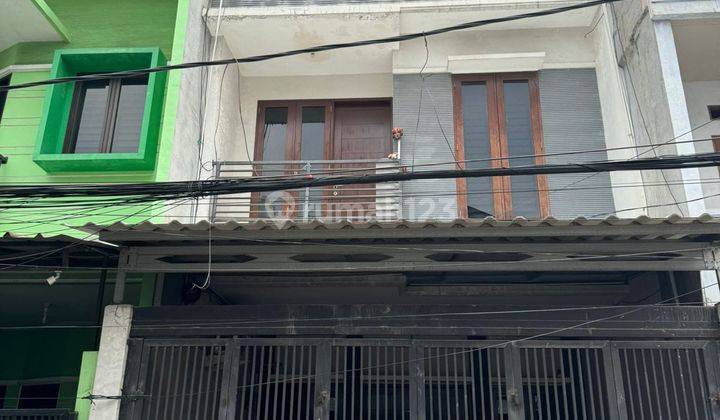 Rumah 3 Lantai Bagus, Terawat Dan Lokasi Strategis di Tomang, Jakarta Barat 1