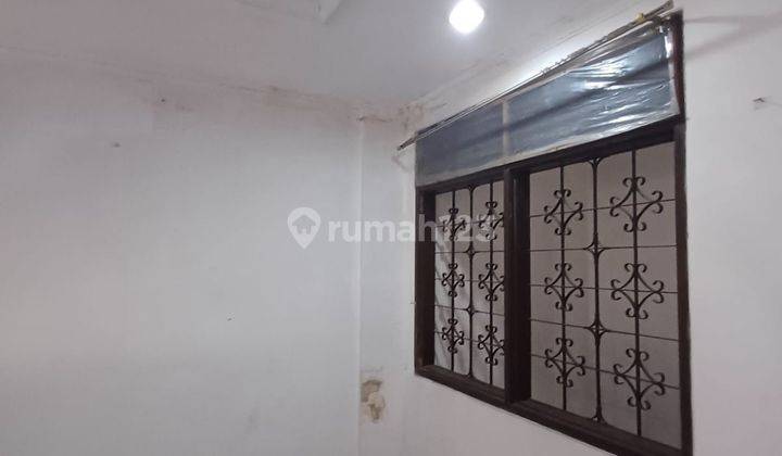 Rumah Siap Huni 2 Lantai Lokasi Strategis di Tomang, Jakarta Barat 2