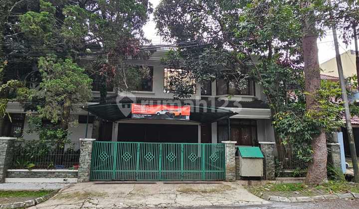 Rumah Hook 2 Lantai Terawat di Daerah Dago Bandung