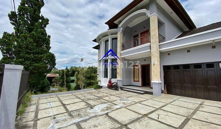 Rumah 2 Lantai Daerah Setiabudi Ada 3 Taman 1