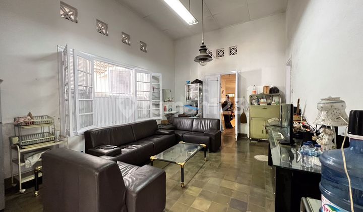 Old-Time House in Riau Bandung Area Unfurnished 2