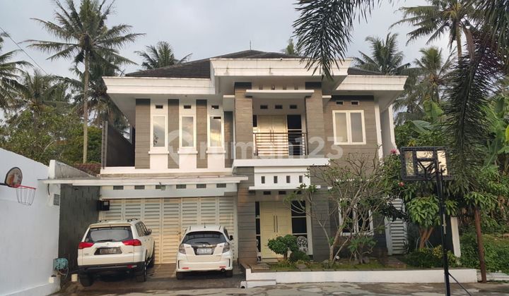 Rumah 2 lantai daerah Pasteur bandung semi furnished Rumah 2 lantai daerah Pasteur bandung semi furnished