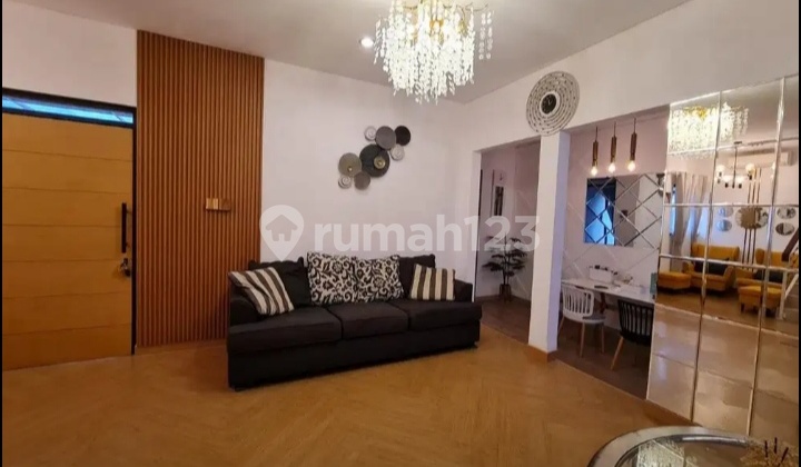 Rumah 3 Lantai Modern Daerah Cikutra Bandung 2