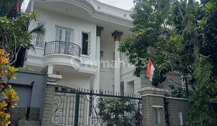 Rumah Mewah Istana Putih 3 Lantai di Pasteur Kota Bandung