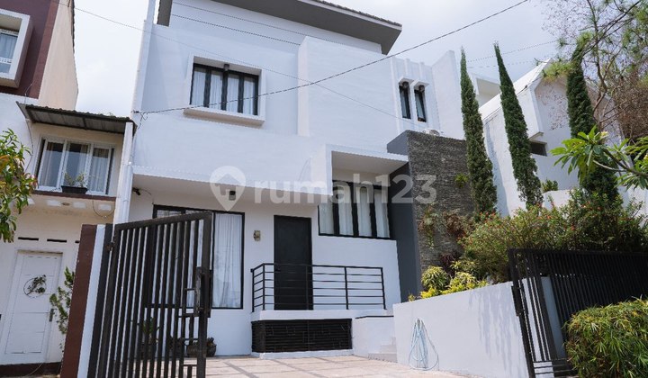 Rumah 2 Lantai Lux Dalam Komplek di Setiabudi Bandung