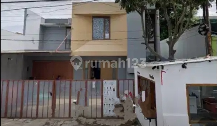 Rumah 2 Lantai di Pertengahan Kota di Daerah Cicendo Bandung