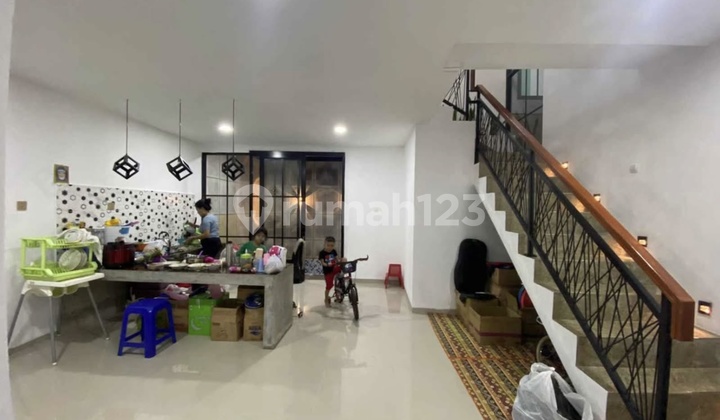 Rumah 3 Lantai Ada Kolam Renang di Daerah Ujungberung Bandung 2