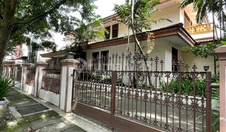 2-Story House in the City Center of Ciateul Area, Bandung 2