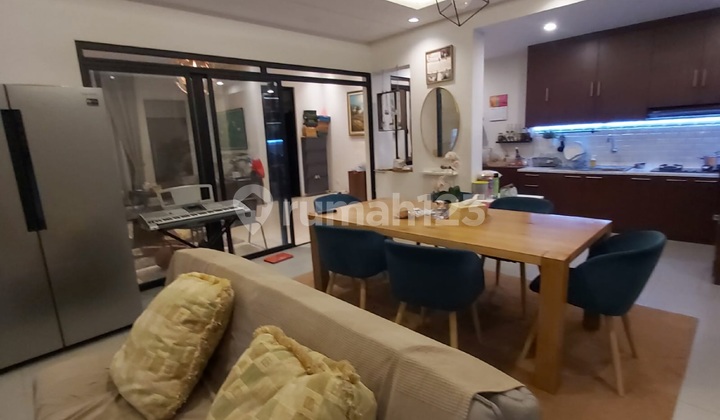 Rumah 2 Lantai Bagus Di Kota Baru Parahyangan