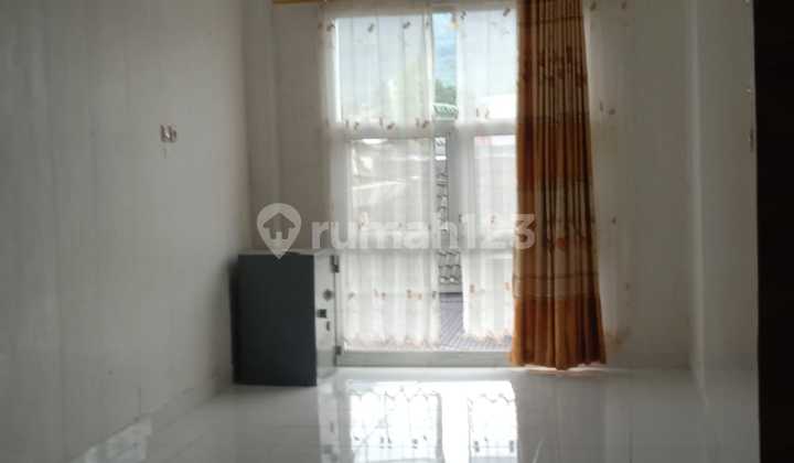 Rumah 2 Lantaidalam Komplek Daerah Jatinngor Bandung