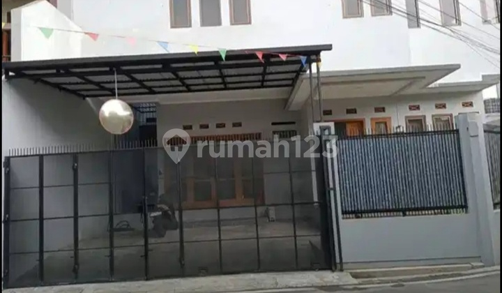 Rumah 2 Lantai Semi Furnished Daerah Sarijadi Bandung