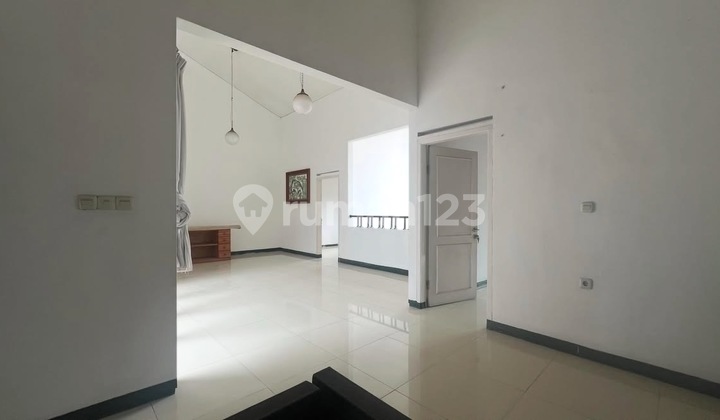 Well-Maintained House Ready to Occupy in Regol, Strategic Location