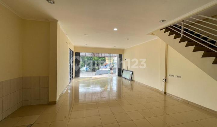 Main Road Shophouse Strategic Location Spacious Parking