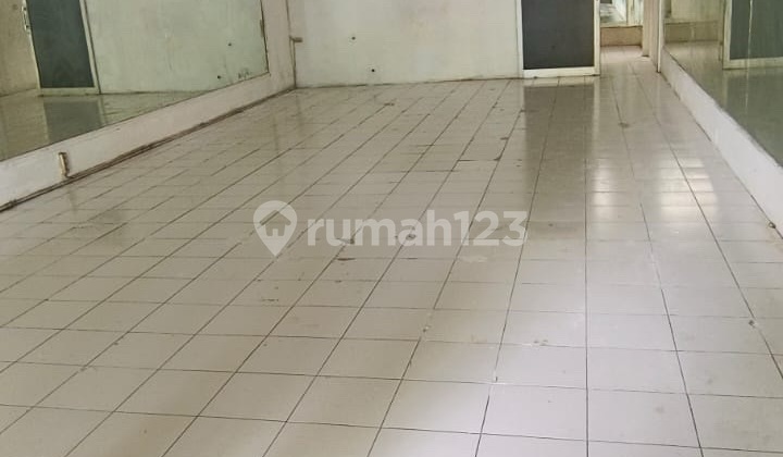 Cheap 3-Storey Shop House, Truck Access, Double Axle, Main Road, Strategic Location