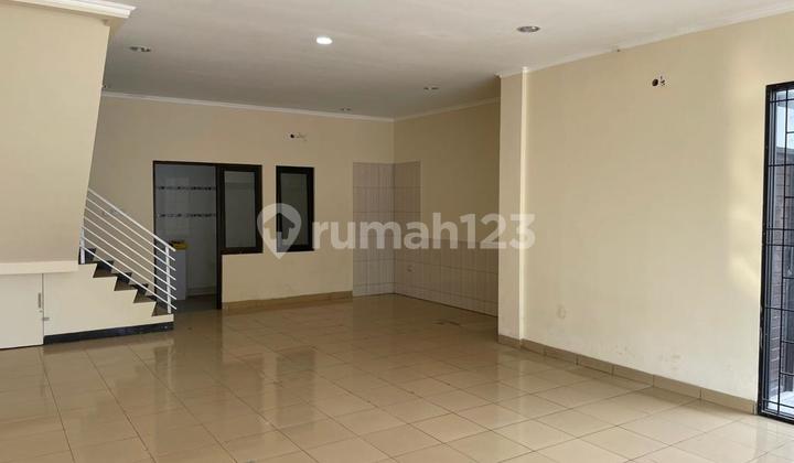 Main Road Shophouse Strategic Location Spacious Parking 2