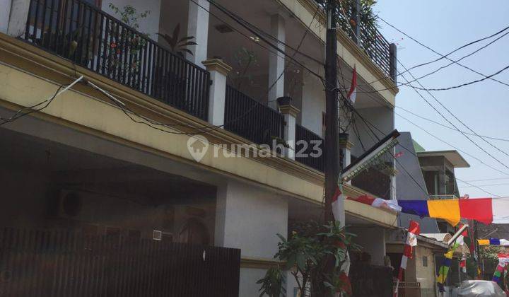 Rumah 3 Lantai Bagus Unfurnished SHM di Harapan Indah, Bekasi