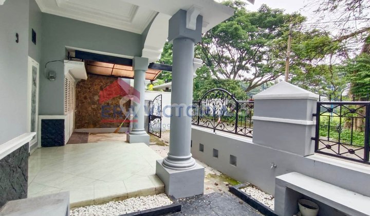 Comfortable House in the City Center Suitable for Residence, Clinic, or Cafe Near UB Campus, Polinema, Widyagama, Soehat Street Malang