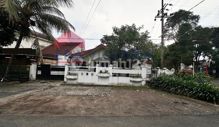 Rumah Dg Halaman Luas Di Pusat Kota Dekat Super Indo, Smak, Unmer, Pusat Kuliner Langsep
