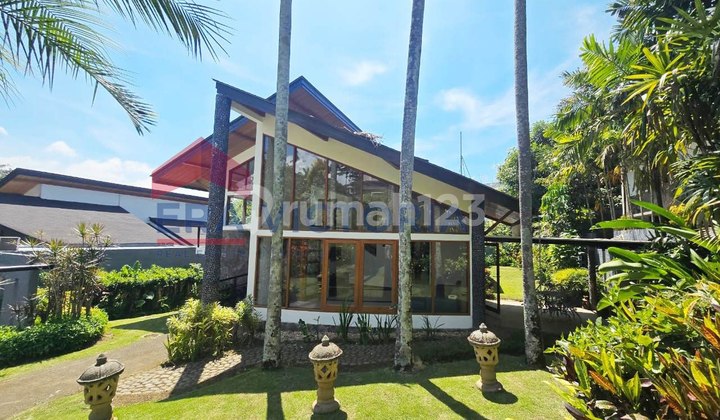 Comfortable Villa with Mountain View in a One Gate System Housing, Beautiful Layout Near Jatim Park 1, Batu Square and Batu Culinary.