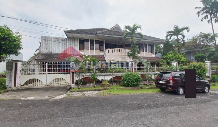 Rumah Besar Dengan Backyard Luas Dekat Elpico. Machung. Sekolah Charis 2