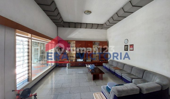 Rumah Luas di Jalan Poros Malang Surabaya Dekat Plaza Telkom