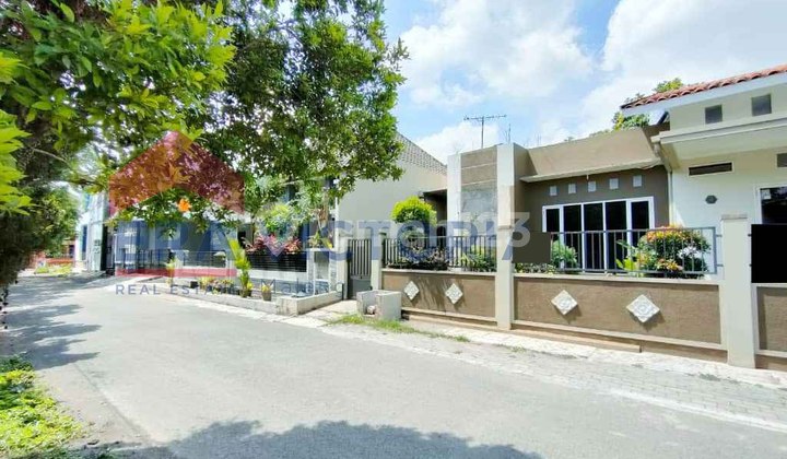 Siaphuni House in Soehat Area, Safe and Comfortable Zone with Front and Back Garden, Concrete Slab Ready for Expansion Near Ub Campus, Polinema, Abm, Asia 2