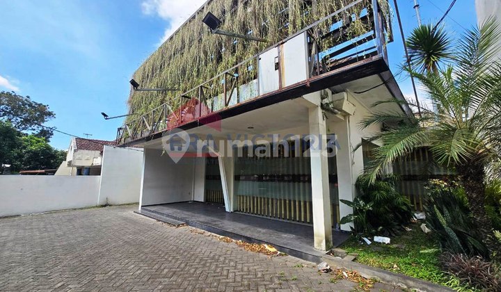 Business Space in Klojen, Malang City, Suitable for Banks, Offices, or Beauty Clinics.