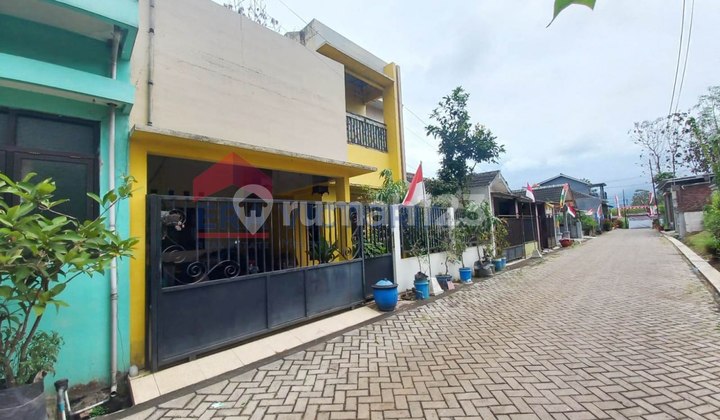 2-Story House Within a Housing Complex in Singosari, Malang