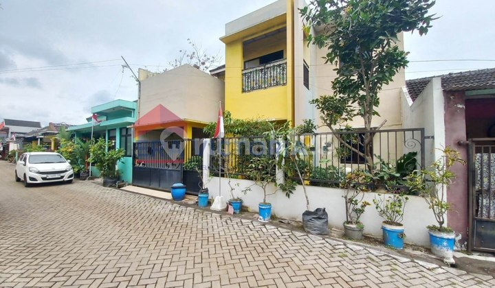 2-Story House Within a Housing Complex in Singosari, Malang