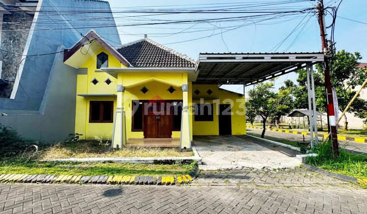 3-Bedroom Hook House in Tunggulwulung Lowokwaru Near Brawijaya University, Polinema, Muhammadiyah University of Malang 2