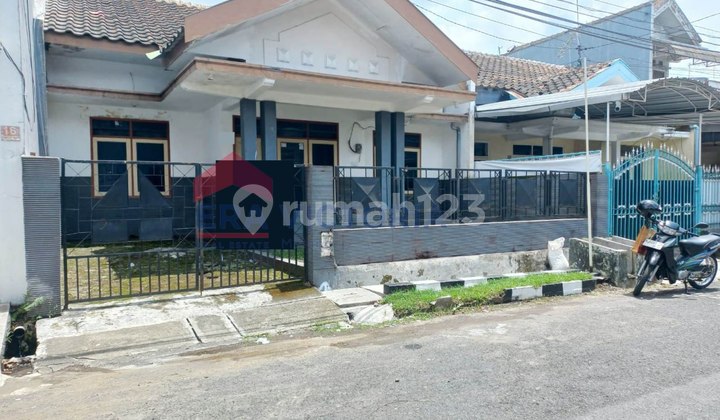 Rumah Dalam Perumahan One Gate System, Dekat Kuliner Sulfat, Kantor2 dan Fasilitas Umum Lainnya Rumah Dalam Perumahan One Gate System, Dekat Kuliner Sulfat, Kantor2 dan Fasilitas Umum Lainnya