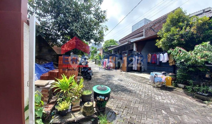 3-Bedroom House in the Bulan Terang Utama Housing Complex, State University of Malang Campus 2. 2