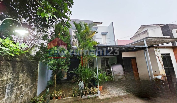 4-Bedroom House in a Small Cluster on Jl. Ratna Jati Asih 2