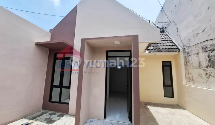 House in a Housing Estate near PG Kebonagung. Wagir Market, Unikama Campus in Wagir, Malang 2