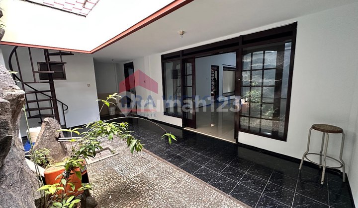 Comfortable and Quiet House Near Ub Campus, Polinema, Kalpataru Culinary, Dewandaru, Suitable for Residence or Office in Lowokwaru Malang Comfortable and Quiet House Near Ub Campus, Polinema, Kalpataru Culinary, Dewandaru, Suitable for Residence or Office in Lowokwaru Malang
