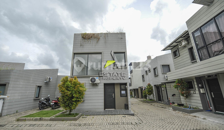 Rumah Modern dekat lapangan Golf & Binus Malang 