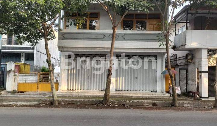 Rumah dan Toko di pinggir jalan utama Negara, Jembrana 1