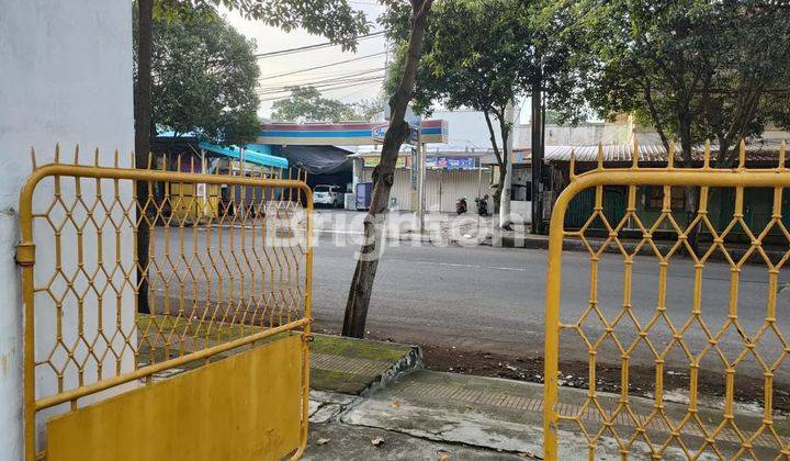 Rumah dan Toko di pinggir jalan utama Negara, Jembrana 2